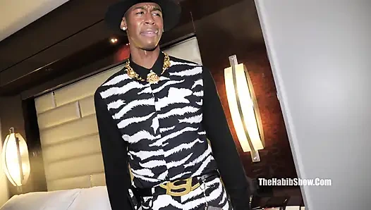 Tam Video... Koreli ve beyaz Christy Love metroseksüel tstyles'ı sikiyor