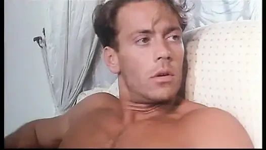 İki ateşli orta yaşlı seksi kadın Rocco'nun teklif yarağını tatmin ediyor