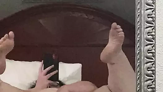 Yalnız iri güzel kadın