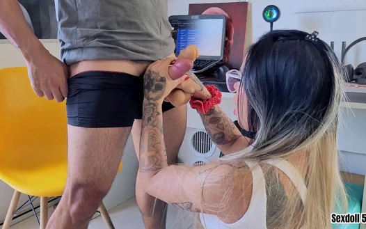 Üvey kız kardeşle azgın ilişki - 2 yarak ağzına boşalıyor