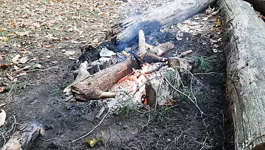 Karanlık ormanda kız arkadaşımın ağzına ağız sikiş ve cum - lezbiyen-şekerler