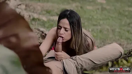Patron her şeyi istiyor, Annie Marin Dani Clark'ın penisini arıyor