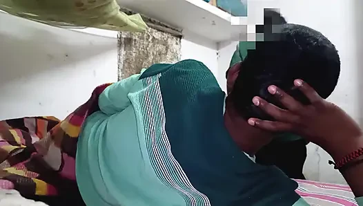 Yerli Bakire Kız Zor La Seks Yapmaya Zor Landı Ve Bolca Penis Emdi