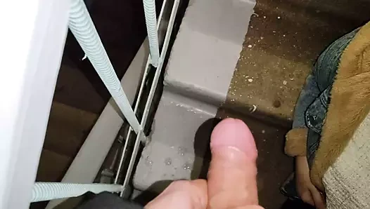 Spermi apartmanın kapısına bıraktılar