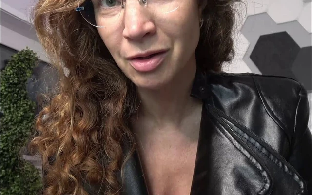 Ты бедная отвратительная свинья