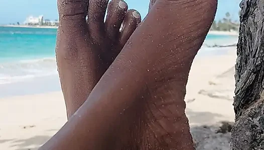 Tuzlu sandy feet n soles