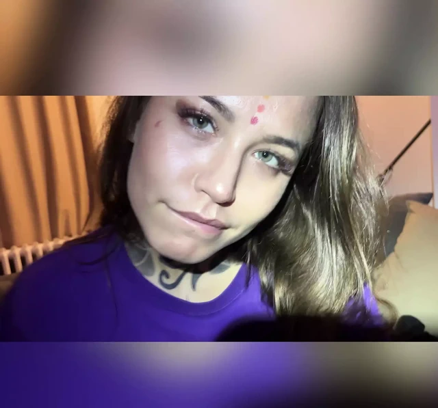 Mari Galore üvey erkek kardeşiyle video oyunları oynadı ve sonra başka bir oyuncakla mastürbasyon yapmaya başladı