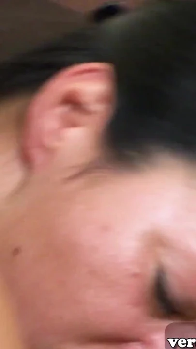 Küçük memeli Alman esmer orta yaşlı seksi kadın anal seks yapıyor ve fışkırtana kadar kendini parmaklıyor | Klip 1