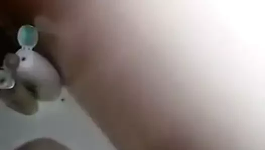 Bu acayip yaşlı nine işemek