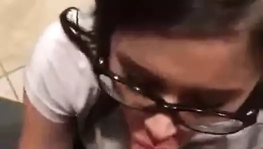 Capri marketler ile gözlük oral seks