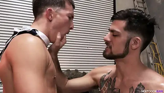 Nextdoorraw - Isaac Parker kısıtlanıyor ve dildoyla sikiliyor