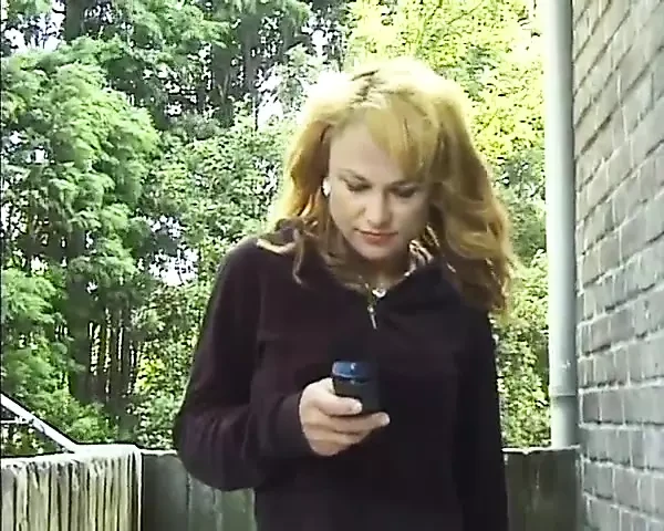 Ben Veronika tıraşlı amcıklı sarışın bir kamera kızıyım ve bugün