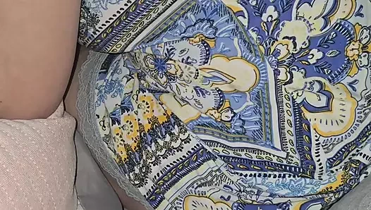 Üvey anne üvey oğlunun sikini utanmadan elle muamele çekiyor