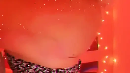 Yatma zamanı için doğum günü kıyafetleri mi?