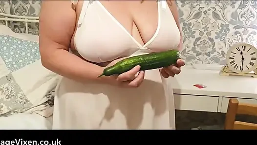 Развлечение огурца с тетей Jane
