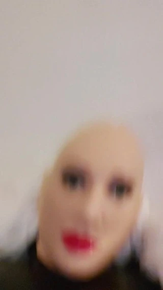 lastik bebek yatakta