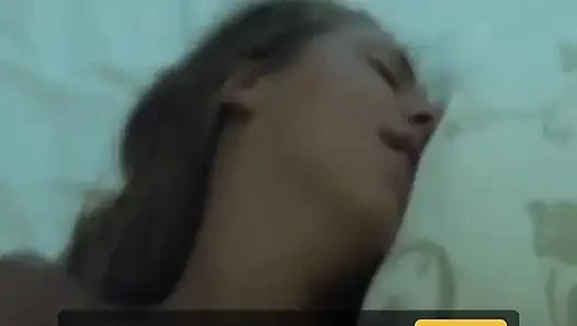 Tombul sarışın orta yaşlı seksi kadın anal seksi seviyor!
