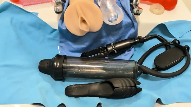KÜÇÜK SİK EL İŞİ MASKELİ MASTÜRBASYON MRTOBYCHARTER