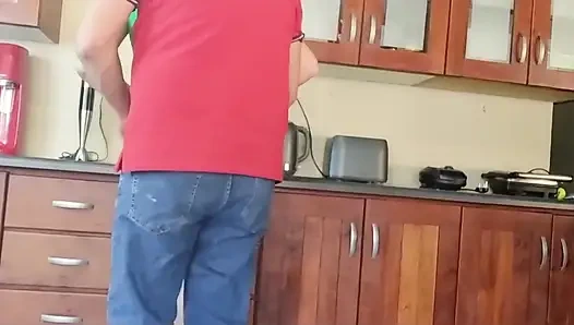 Kocam öğle yemeği için eve gelmeden önce beni sik