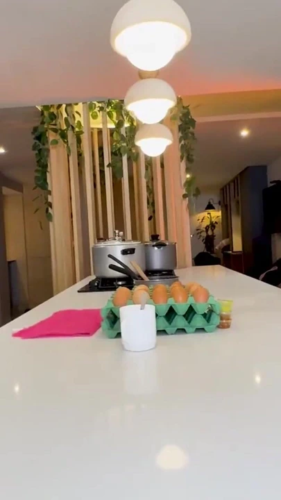 Şirkette zam almak için gavat patronumun büyük götlü latin orta yaşlı seksi karısını sikiyorum. | Klip 1