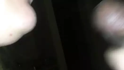 Siyah yapılı boi ve beyaz kız