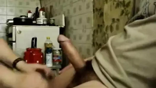 Bu aleti emerken birkaç mola veriyor.