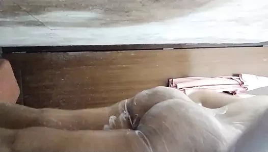 Genç üniversiteli kız evde amını gösteriyor – ev yapımı desi kız videosu