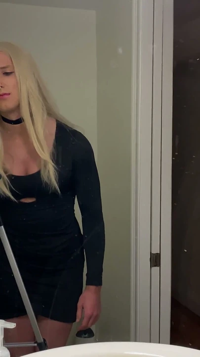 Ateşli travesti dildoyla sikiliyor