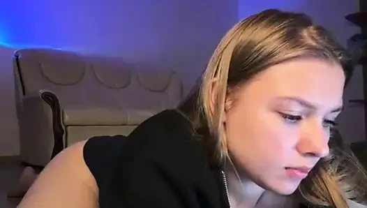 Jucielussie ile sıkı amcığı parmaklıyor