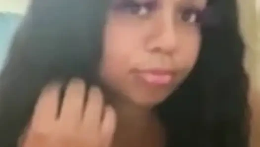Seksi bikinili götümü sallıyor