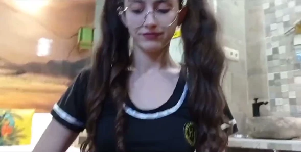 Cosplay 18 yaşındaki esmer büyük götlü oral seks, yüze boşalma