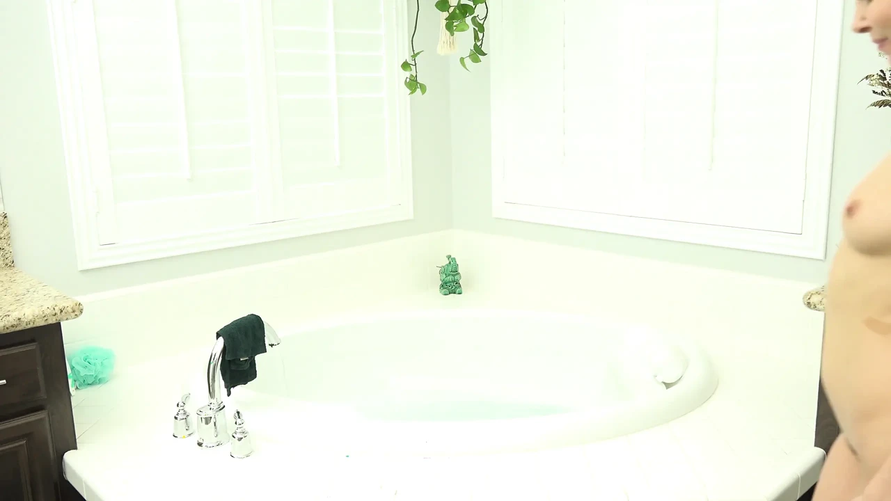 HD Petite Hottie Aaliyah Love Masturbates In The Bubble Bath Pornstar Pornstar Porn (Uncut) - Vienna Special