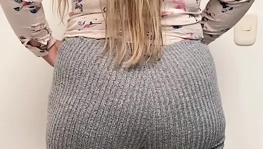 My Stepmom Milf Cleaning And Bouncing Her Beautiful Ass In Yoga Pants