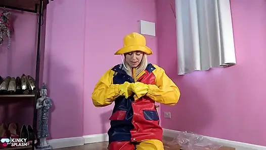 Farmerrain pvc yağmur giyim ceketi kutu açıyor ve tam fetiş elbisesi