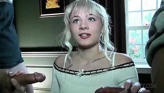 Sevimli küçük Rus döl sürtüğü