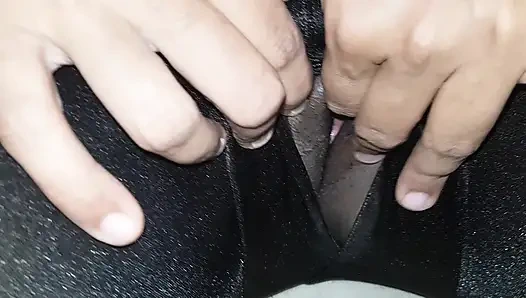 Doğal büyük göğüsler ve büyük götlü Hintli genç kız sert sikişiyor ve döl için emiyor