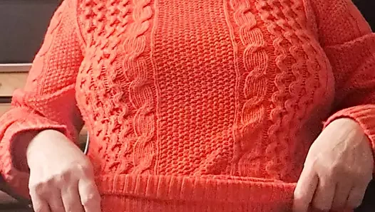 Üvey oğlunu yatak odasında ziyaret ediyor