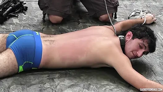 Badboybondage Brandon Cummings Kayden Winters istekli götünü sikmeden önce iple bağlanıyor ve kırbaçlıyor