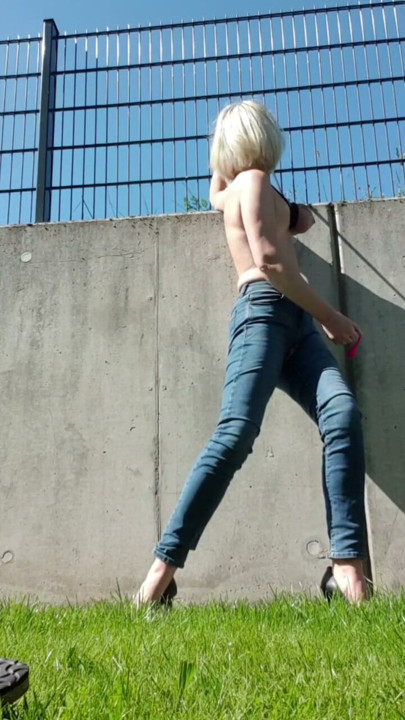 Squirting and orgasm at wall | Clip 1