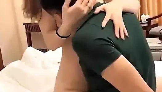 Azgın Asyalı seks çok seviyor, her gece seks için yalvarıyor