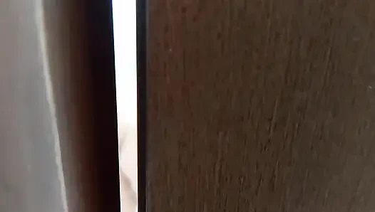 Onu spor salonunda aldım ve duşumu kullanmasını teklif etti