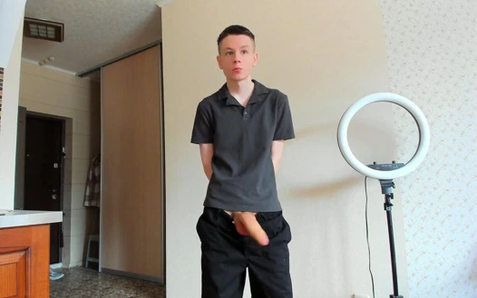 Sen dizlerinin üzerindeyken ağzına boşalabilirim!