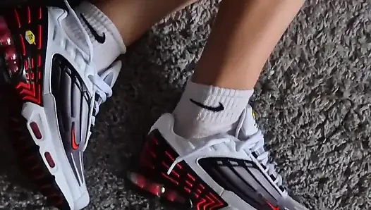 Nike tn ile oynadıktan sonra sert sikiliyor