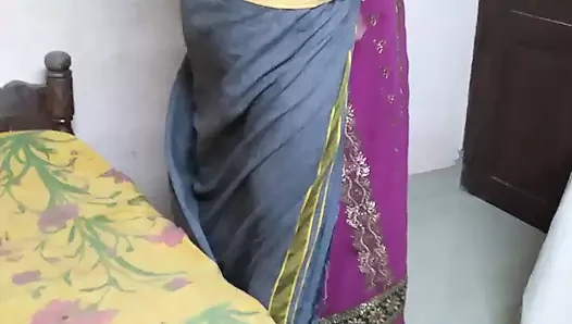 Kerala evli kadın ve kocası evde seks yaparken eğleniyor