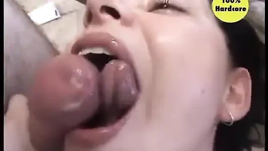 Alman orta yaşlı seksi kadın ateşli üçlü grup seks yapıyor.