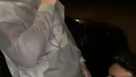 oral seks içinde the parking lot