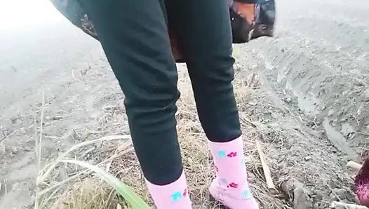 Köy yengesi ilk kez idrar yapıyor videosu