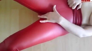 Naylonwife -kırmızı deve tırnağı! sürtünme ve büyük memeli sallamak