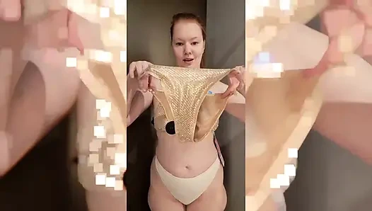 Deneyin - soyunma odasında altın mayo