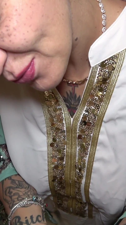 Azgın Arap Üvey Anne 19 Yaşındaki Üvey Oğluyla Sikişiyor